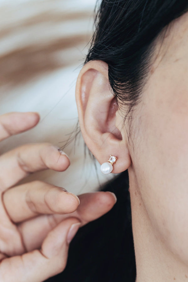 Fresh water pearl earring